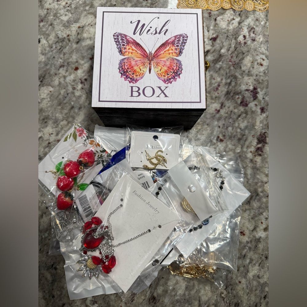 NEW Mystery Jewelry Wish Box 15 Different Brand New in Pack Items of all kinds
